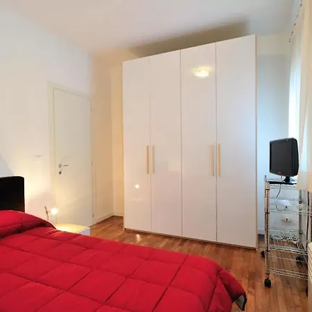 Red House Ai Mori Apartament