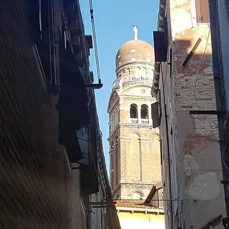 Apartment Red House Ai Mori Venice